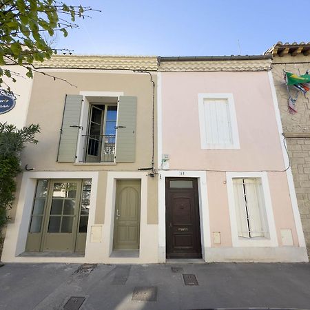 Les Suites Du 13 Aigues-Mortes Exterior photo